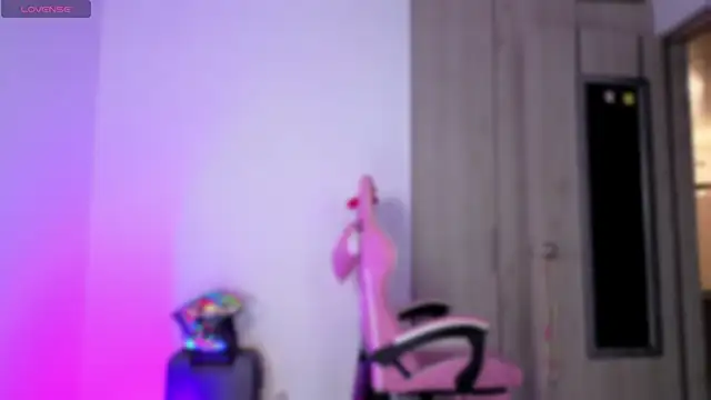 Snapshot of colette_e chatting on 10-12-25, 06:23 colette e online show from 10-12-25, 06:23