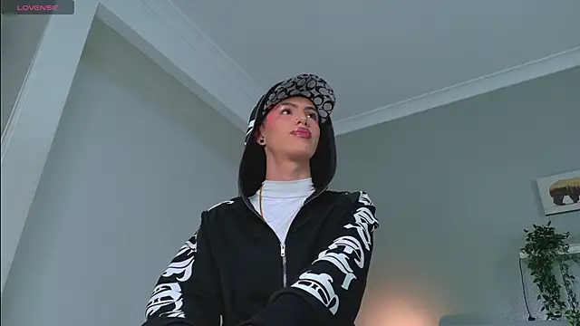 Nickifox   online show from 10-08-25, 07:33