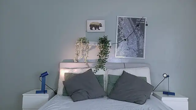 Nickifox   online show from 12-16-25, 07:30