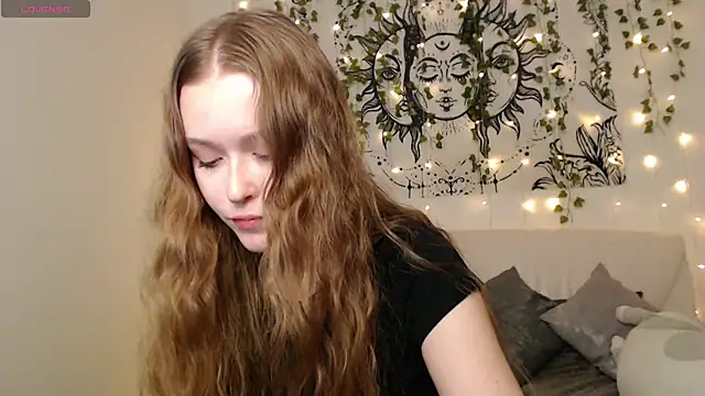 Snapshot of MandyMils chatting on 10-24-25, 04:47 MandyMils online show from 10-24-25, 04:47