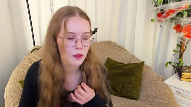 Snapshot of MandyMils chatting on 10-25-25, 02:46 MandyMils online show from 10-25-25, 02:46