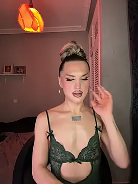 Snapshot of lacattiva chatting on 10-14-25, 02:34 lacattiva online show from 10-14-25, 02:34