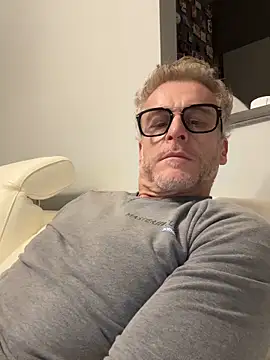 Axl hot online show from 02-18-26, 11:22