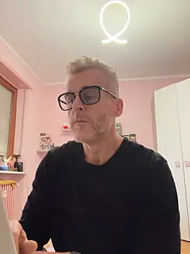 Axl hot online show from 03-03-26, 11:27