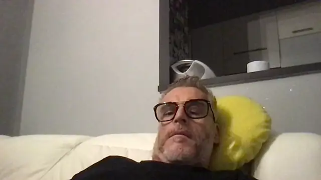 Snapshot of Axl_hot chatting on 05-02-26, 12:59 Axl hot online show from 05-02-26, 12:59