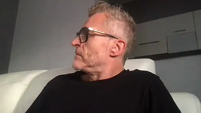 Snapshot of Axl_hot chatting on 05-07-26, 05:29 Axl hot online show from 05-07-26, 05:29