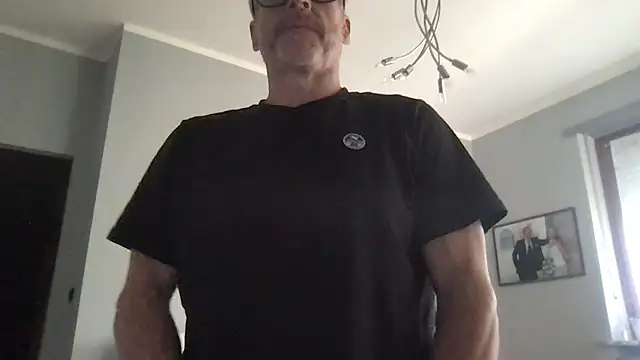 Snapshot of Axl_hot chatting on 05-30-26, 12:24 Axl hot online show from 05-30-26, 12:24