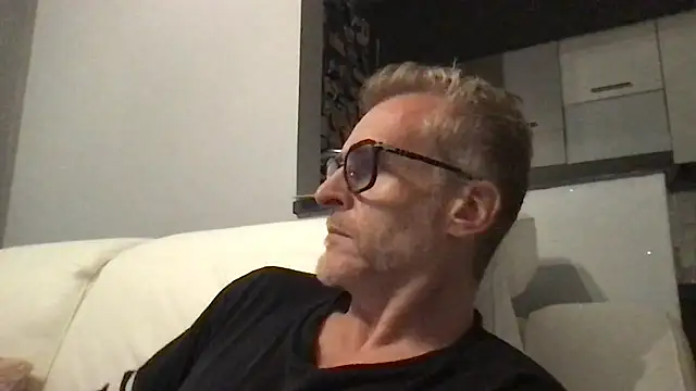 Snapshot of Axl_hot chatting on 06-08-26, 07:47 Axl hot online show from 06-08-26, 07:47