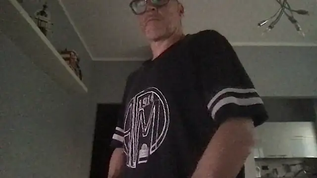 Snapshot of Axl_hot chatting on 06-09-26, 06:41 Axl hot online show from 06-09-26, 06:41