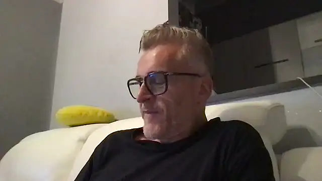 Snapshot of Axl_hot chatting on 06-10-26, 07:46 Axl hot online show from 06-10-26, 07:46