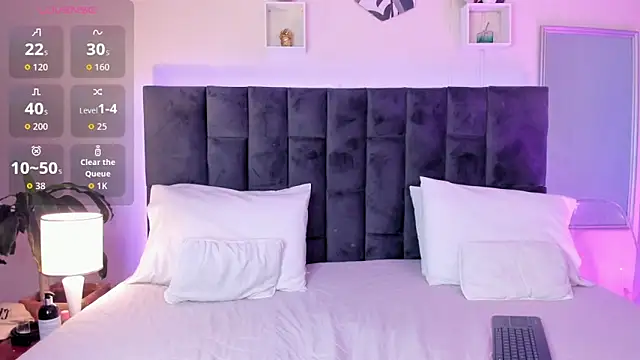 Snapshot of Phillicious__ chatting on 09-13-25, 09:36 Phillicious online show from 09-13-25, 09:36