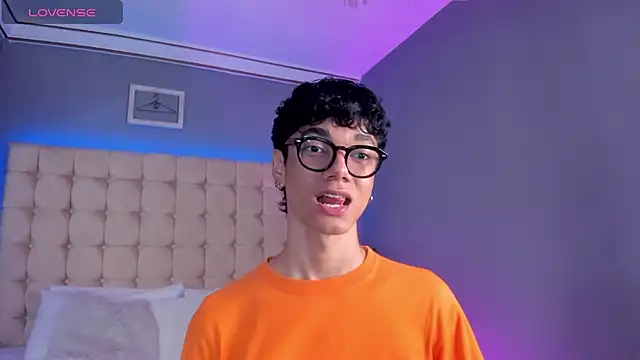 Snapshot of Phillicious__ chatting on 09-16-25, 01:17 Phillicious online show from 09-16-25, 01:17