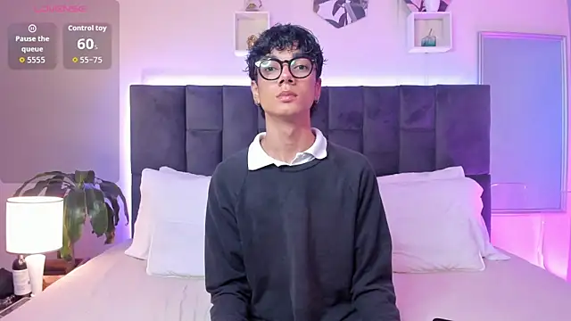 Snapshot of Phillicious__ chatting on 10-01-25, 09:10 Phillicious online show from 10-01-25, 09:10