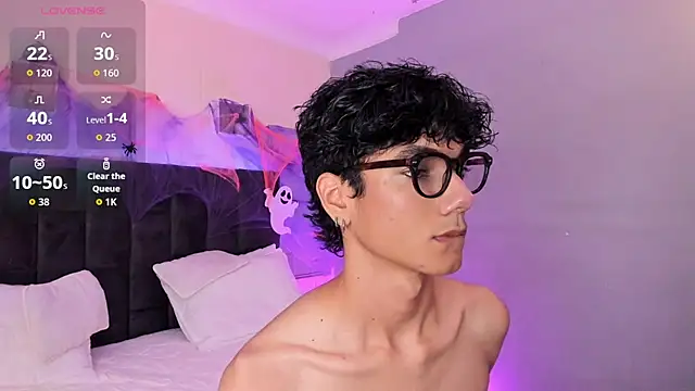 Snapshot of Phillicious__ chatting on 10-10-25, 09:58 Phillicious online show from 10-10-25, 09:58