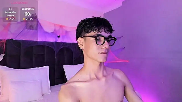 Snapshot of Phillicious__ chatting on 10-30-25, 11:38 Phillicious online show from 10-30-25, 11:38