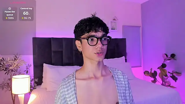 Snapshot of Phillicious__ chatting on 11-22-25, 10:42 Phillicious online show from 11-22-25, 10:42