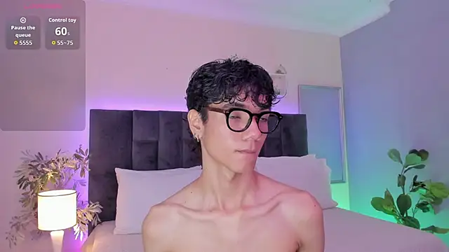 Snapshot of Phillicious__ chatting on 12-14-25, 08:24 Phillicious online show from 12-14-25, 08:24