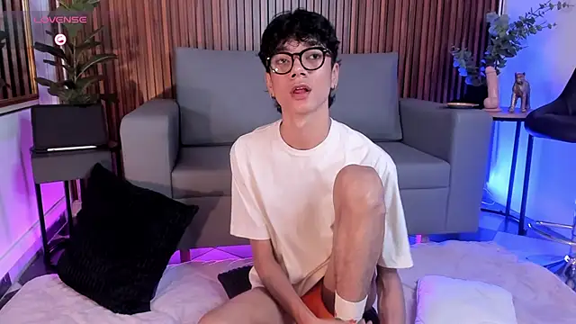 Snapshot of Phillicious__ chatting on 02-15-26, 10:17 Phillicious online show from 02-15-26, 10:17