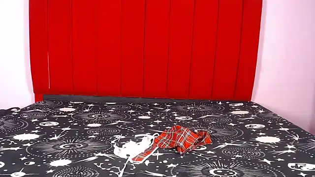 Snapshot of Camila_GirlSexy chatting on 10-24-25, 07:05 Camila GirlSexy online show from 10-24-25, 07:05