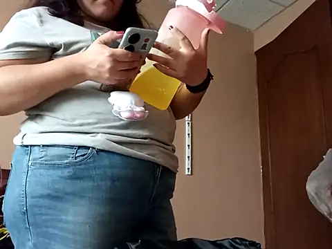 Snapshot of Kitty_WetXxX chatting on 09-20-25, 09:05 Kitty WetXxX online show from 09-20-25, 09:05