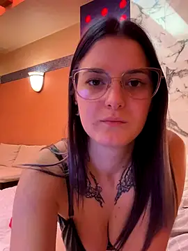 SuzyMiu online show from 11-24-25, 11:10