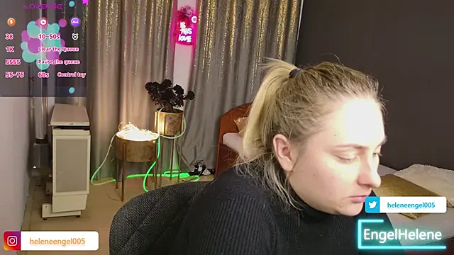 SuzyMiu online show from 03-12-26, 02:34