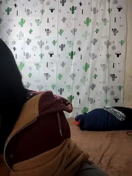 Snapshot of Avannay chatting on 09-11-25, 11:49 Avannay online show from 09-11-25, 11:49