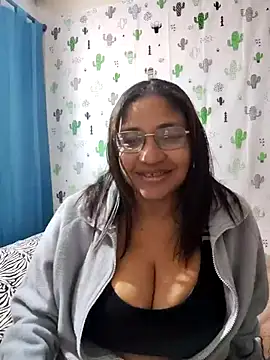 Snapshot of Avannay chatting on 09-13-25, 12:32 Avannay online show from 09-13-25, 12:32