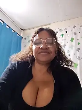 Snapshot of Avannay chatting on 04-12-26, 12:04 Avannay online show from 04-12-26, 12:04