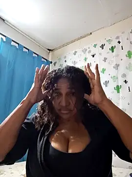 Snapshot of Avannay chatting on 04-18-26, 01:42 Avannay online show from 04-18-26, 01:42