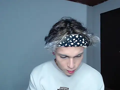 john vichenso online show from 10-30-25, 10:32