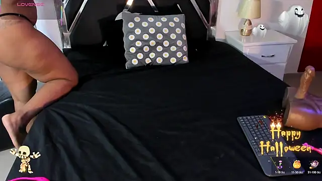 Michelle Lewis  online show from 10-31-25, 04:52