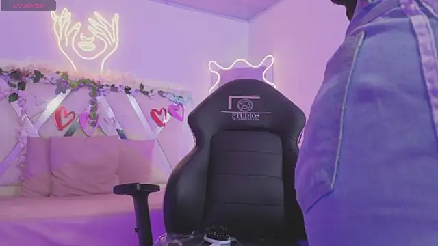 ZURY TAY online show from 11-29-25, 11:46