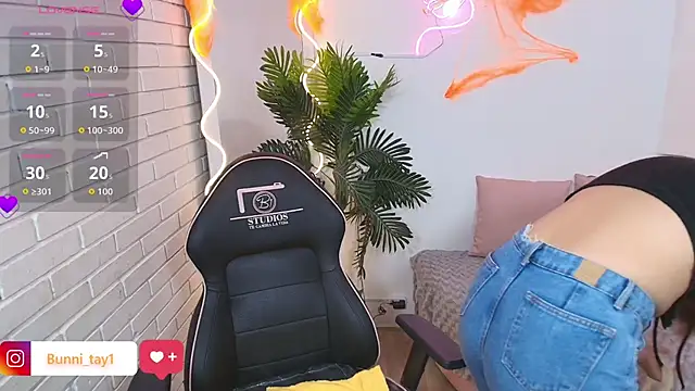 Bunni tay online show from 10-14-25, 11:33