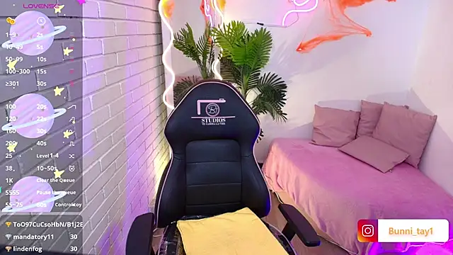 Bunni tay online show from 10-27-25, 11:36