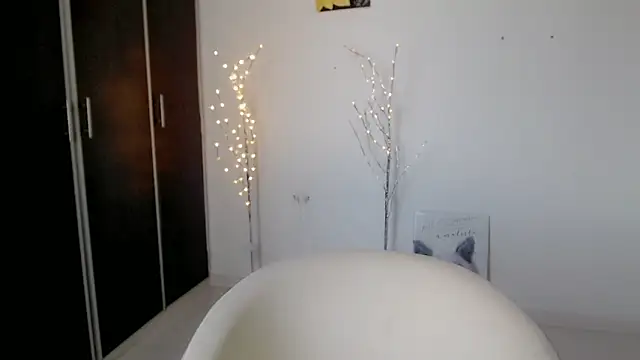 Darlyn big online show from 10-27-25, 08:46