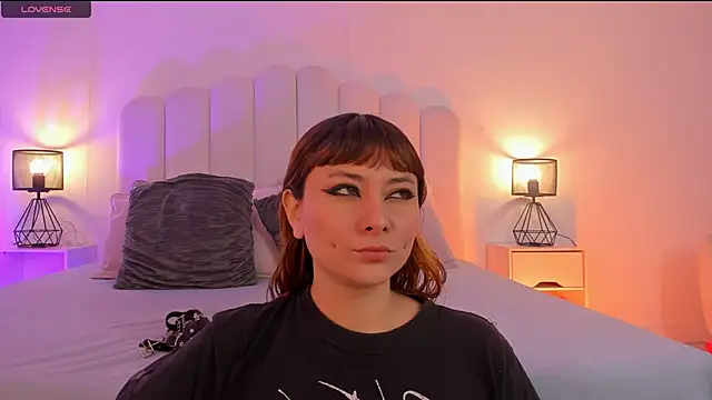 raven black  online show from 11-21-25, 12:48