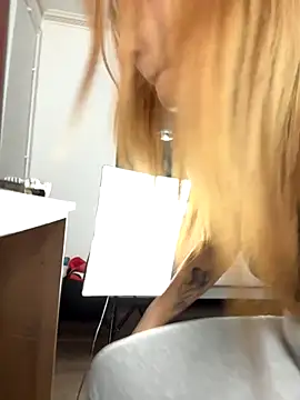 Snapshot of MiaKiittyy chatting on 11-04-25, 01:16 MiaKiittyy online show from 11-04-25, 01:16