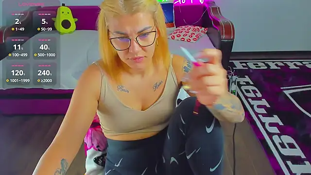 Snapshot of MiaKiittyy chatting on 11-29-25, 01:08 MiaKiittyy online show from 11-29-25, 01:08