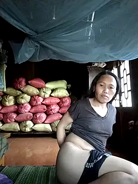 Snapshot of PhamPm70 chatting on 11-13-25, 08:24 PhamPm70 online show from 11-13-25, 08:24