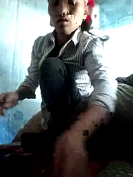 Snapshot of PhamPm70 chatting on 11-27-25, 05:42 PhamPm70 online show from 11-27-25, 05:42