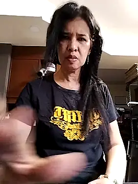 Snapshot of Prettysweetmum chatting on 09-10-25, 12:43 Prettysweetmum online show from 09-10-25, 12:43