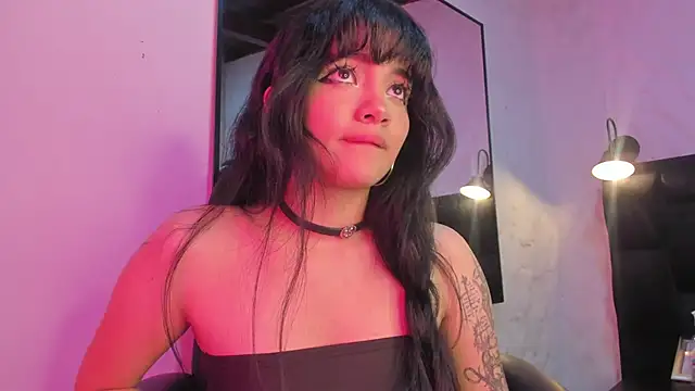 Snapshot of Darky_Doll chatting on 10-13-25, 04:45 Darky Doll online show from 10-13-25, 04:45