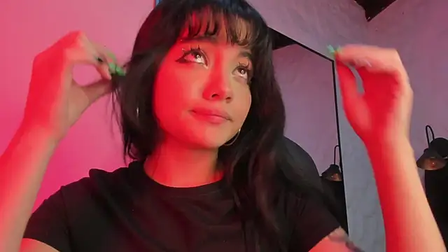 Snapshot of Darky_Doll chatting on 10-14-25, 04:46 Darky Doll online show from 10-14-25, 04:46