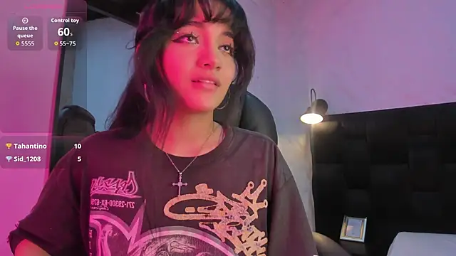 Snapshot of Darky_Doll chatting on 10-20-25, 04:02 Darky Doll online show from 10-20-25, 04:02