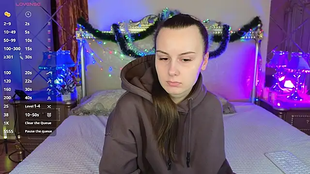 Kelly Cartier online show from 12-17-25, 01:17