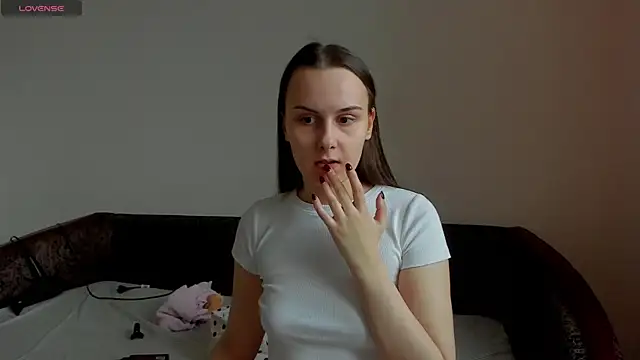 Snapshot of Kelly_Cartier chatting on 04-03-26, 01:42 Kelly Cartier online show from 04-03-26, 01:42