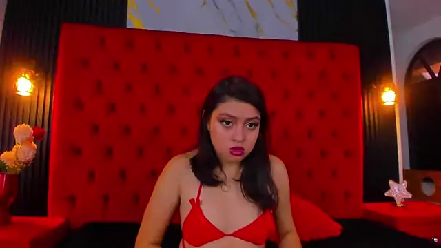 Snapshot of Xzatella chatting on 09-19-25, 12:39 Xzatella online show from 09-19-25, 12:39