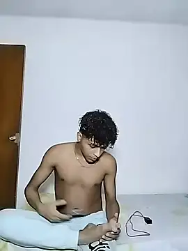 Snapshot of Manuel_Mateus1 chatting on 10-27-25, 02:15 Manuel Mateus1 online show from 10-27-25, 02:15