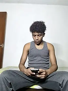 Snapshot of Manuel_Mateus1 chatting on 11-24-25, 04:23 Manuel Mateus1 online show from 11-24-25, 04:23